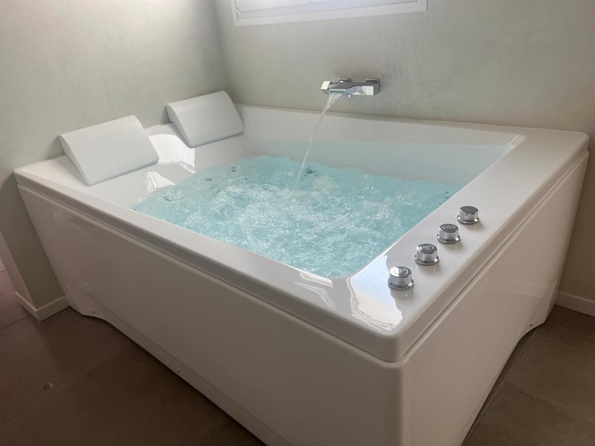 Spa Jungle Le Mesnil-Saint-Denis المظهر الخارجي الصورة
